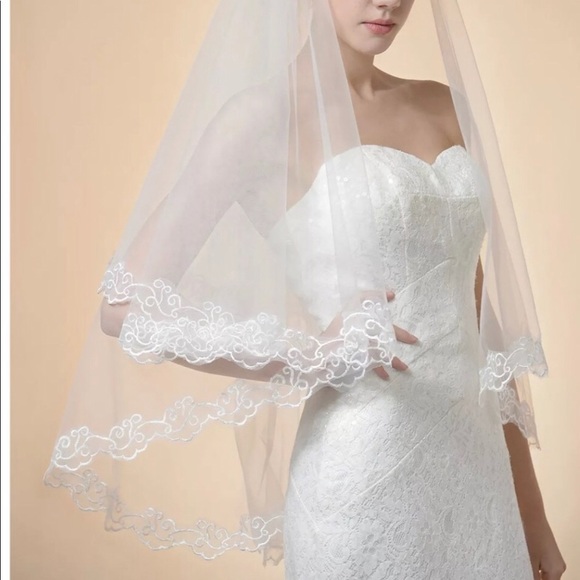 New beautiful chapel length lace edge veil - Picture 1 of 8